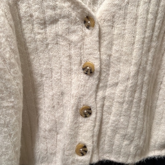 Soft SO crop button sweater - Picture 3 of 6